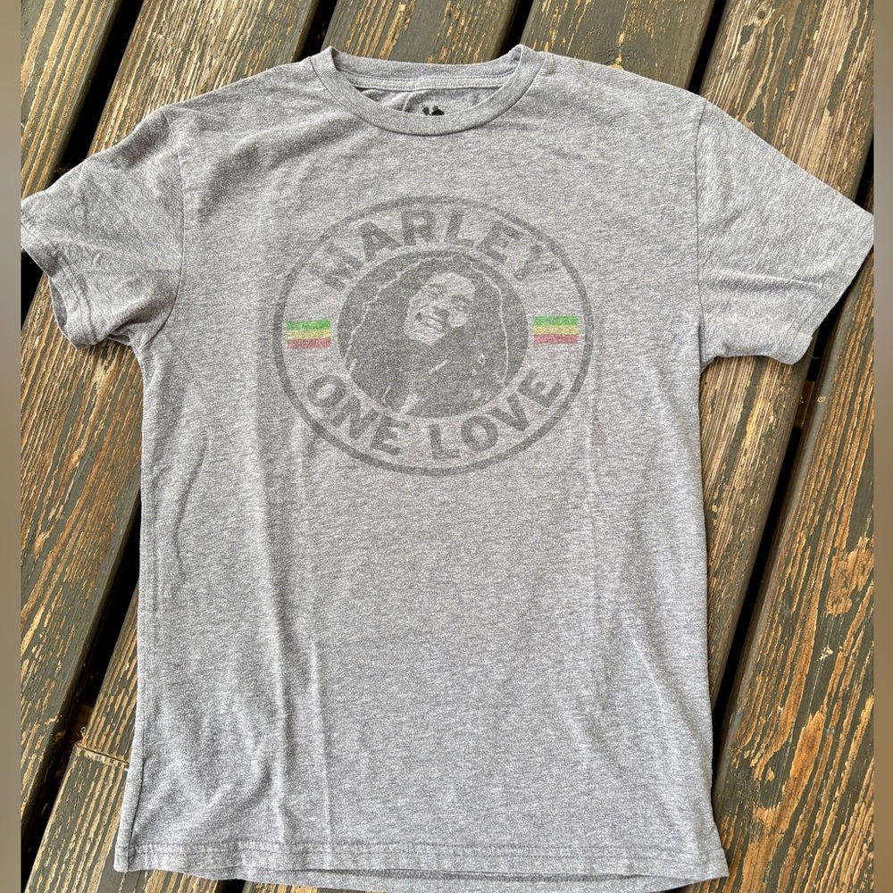Bob Marley One Love Gray T-Shirt for Men small - this will fit a size 6/8 woman